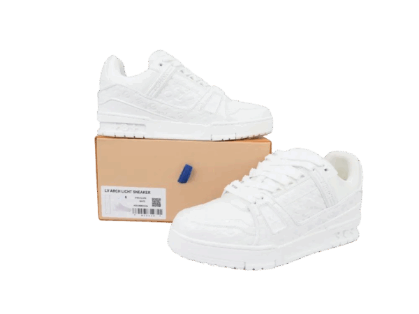 TRAINER LV WHITE LYCHEE LACQUER SKIN