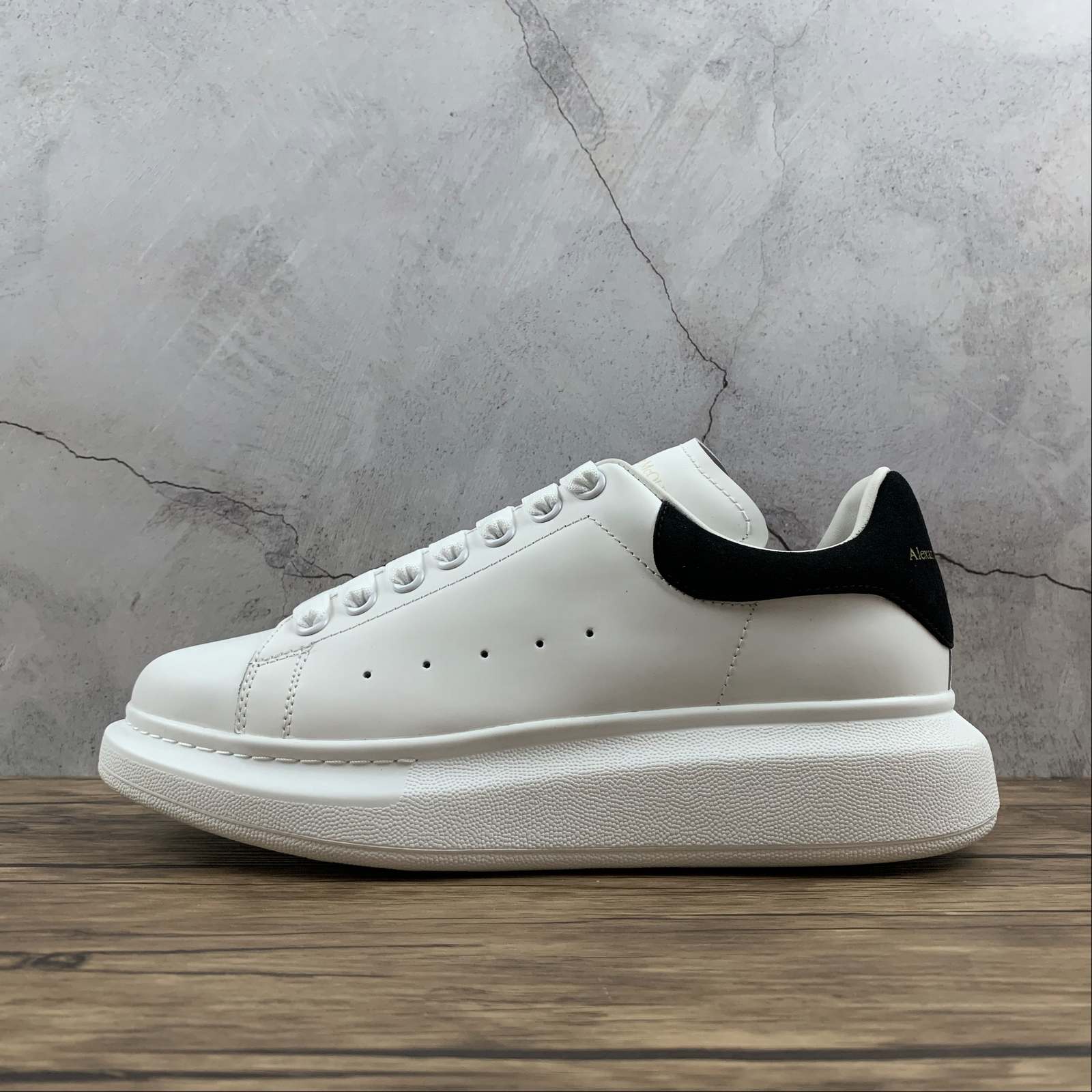 SCARPE - ALEXANDER MCQUEEN OVERSIZE CON RETRO IN ECOPELLE